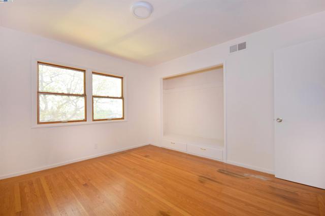 22813 2Nd St, Hayward CA: https://media.crmls.org/mediaz/c1739752-11e9-4580-88e9-6a82be8ef33c.jpg