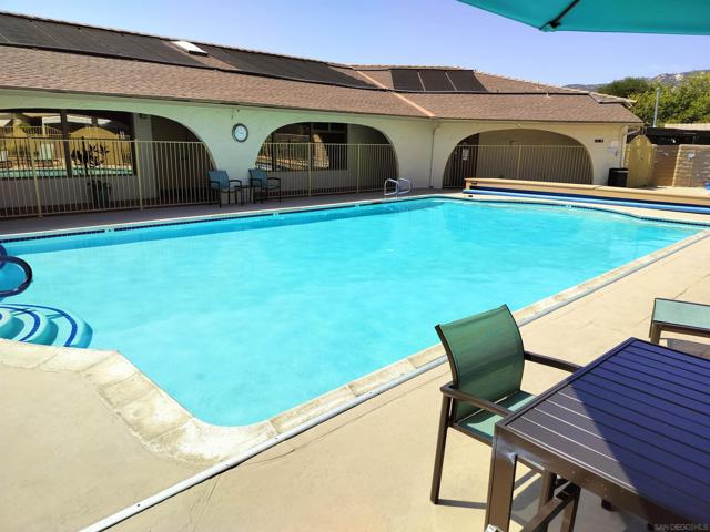 1401 El Norte Pkwy, San Marcos CA: https://media.crmls.org/mediaz/c173a0fa-6653-495c-9302-2c2c44eec57d.jpg