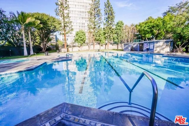 800 W 1st Street, Los Angeles CA: https://media.crmls.org/mediaz/c173fa0a-c501-4425-959b-0846b5d15dac.jpg