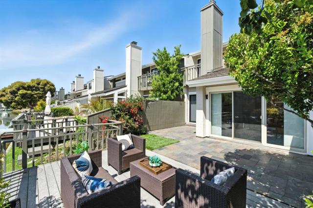 588 Marlin Court, Redwood City CA: https://media.crmls.org/mediaz/c1742fab-fb1c-49a3-be9e-f0da8528fc70.jpg