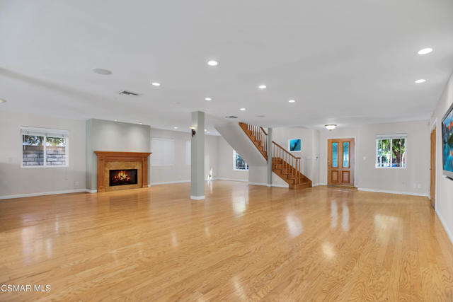 4539 Mammoth Avenue, Sherman Oaks CA: https://media.crmls.org/mediaz/c1745225-df89-47ac-91b9-e787942f4ccc.jpg