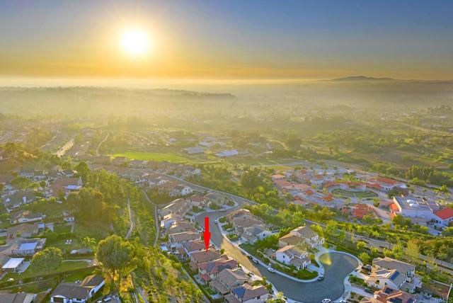 Detail Gallery Image 2 of 37 For 219 Flores Ln, Vista,  CA 92083 - 4 Beds | 2/1 Baths