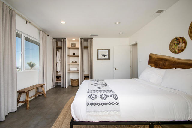 61093 Prescott Trail, Joshua Tree CA: https://media.crmls.org/mediaz/c174fdc5-10d0-4b66-87bd-88ecb6f9e624.jpg