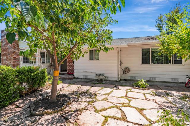 225 W Meadow Drive, Palo Alto CA: https://media.crmls.org/mediaz/c17664ff-a94d-4001-bc6d-a8ad9ab07264.jpg