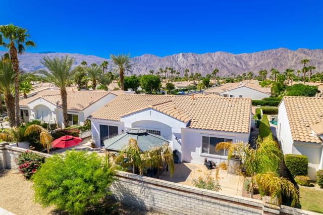 78975 Breckenridge Drive, La Quinta CA: https://media.crmls.org/mediaz/c1769e22-6c17-4316-91c4-dc01ca21b837.jpg