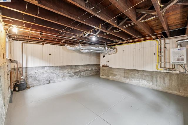 6040 LAWTON AVENUE, Oakland CA: https://media.crmls.org/mediaz/c17702ec-787b-4b55-9daa-65954e527c2c.jpg
