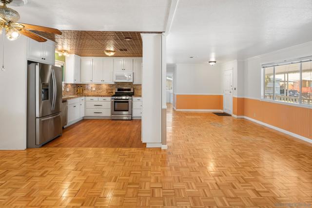 2700 Valley Parkway, Escondido CA: https://media.crmls.org/mediaz/c1774b73-3754-4e06-9177-8aab6423cf24.jpg