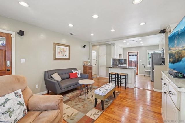 4065 Sequoia St, San Diego CA: https://media.crmls.org/mediaz/c1776c55-1a45-4328-b105-aaf177568df4.jpg