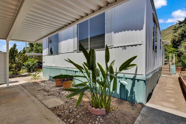 1120 Pepper Dr, El Cajon CA: https://media.crmls.org/mediaz/c177c33e-459c-4366-a398-b6dd8437b58f.jpg