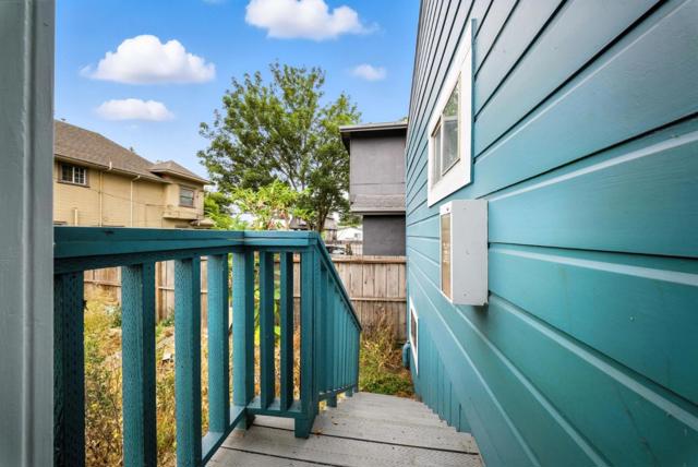 943 26th Street, Oakland CA: https://media.crmls.org/mediaz/c1784262-7f8f-4516-a98c-ab36713d4ed0.jpg