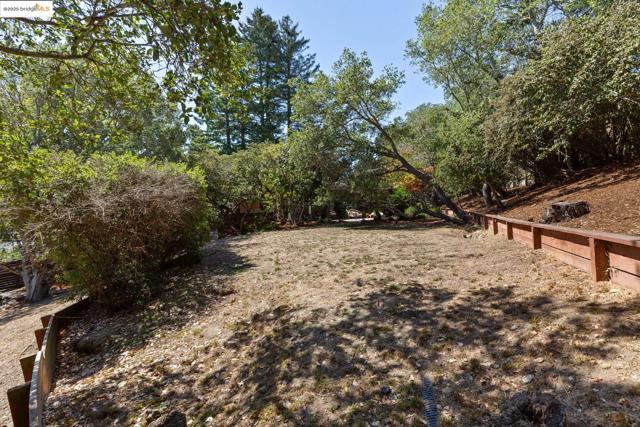 605 Plateau Dr, Kensington CA: https://media.crmls.org/mediaz/c178fa76-ca60-461a-88da-d20b88a855ea.jpg