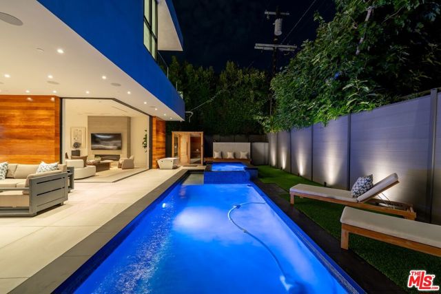 818 N Curson Avenue, Los Angeles CA: https://media.crmls.org/mediaz/c1795780-138f-4783-a65a-3644f7025f52.jpg