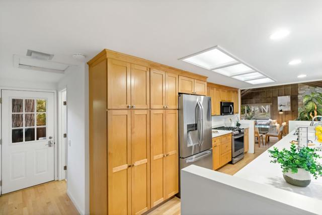 1019 Los Trancos Road, Portola Valley CA: https://media.crmls.org/mediaz/c17a66cb-6677-4ff0-8caf-5e7e565f298f.jpg