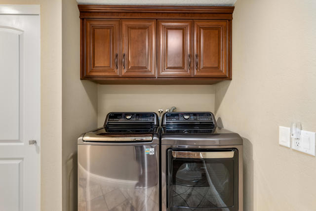 40 Joya Drive, Palm Desert CA: https://media.crmls.org/mediaz/c17b5d82-4ee9-4ade-a0db-2104095e8813.jpg