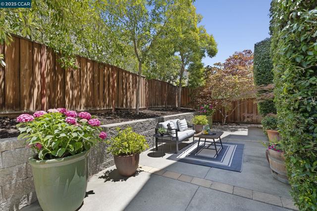 1560 Craiglee Way, San Ramon CA: https://media.crmls.org/mediaz/c17be344-57aa-4984-a0d1-4ed453482419.jpg