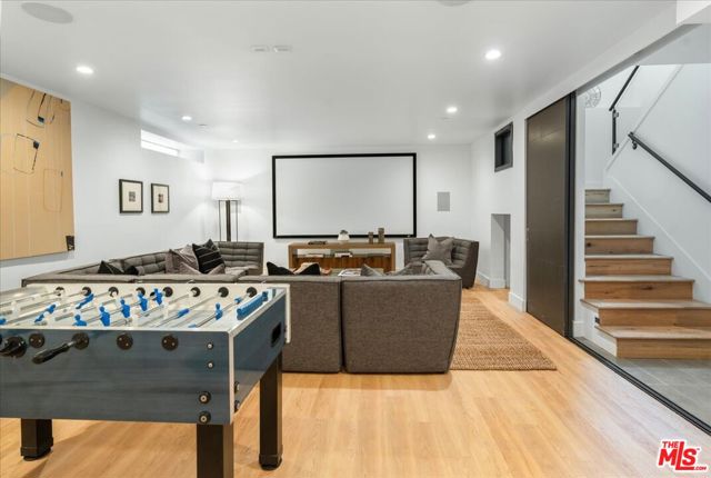616 N FULLER Avenue, Los Angeles CA: https://media.crmls.org/mediaz/c17ce922-8449-4a12-8ca2-10269150035c.jpg