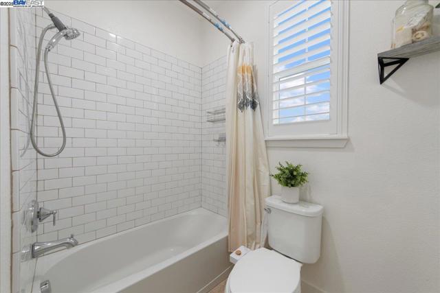 4026 Chalk Hill Way, Dublin CA: https://media.crmls.org/mediaz/c17d0b41-6d49-4850-847c-87287457e5c0.jpg