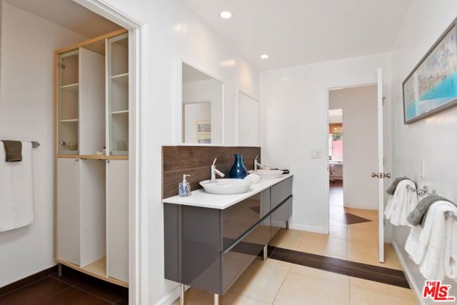 5916 Via Zurita, La Jolla CA: https://media.crmls.org/mediaz/c17d6940-3b49-4b8a-8ac1-755444b3155a.jpg