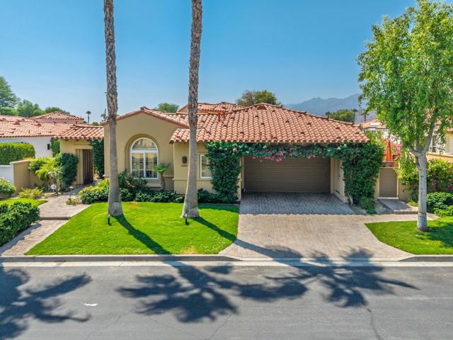 79885 Liga, La Quinta CA: https://media.crmls.org/mediaz/c17d7ace-48ff-4643-a185-288f2eb72a64.jpg