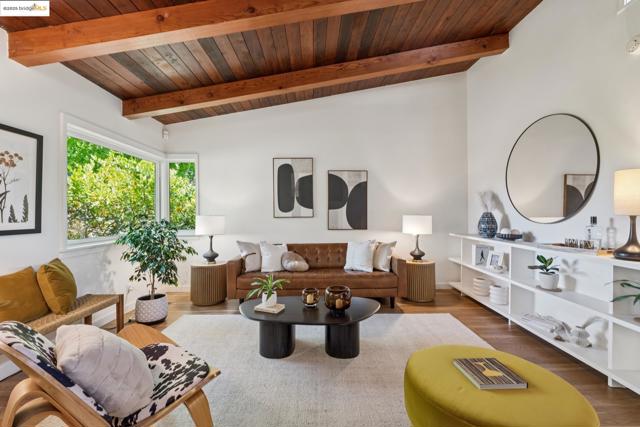 39 Norwood Ave, Kensington CA: https://media.crmls.org/mediaz/c17d9bf1-7ad9-4b87-9384-19f4e8fb4646.jpg