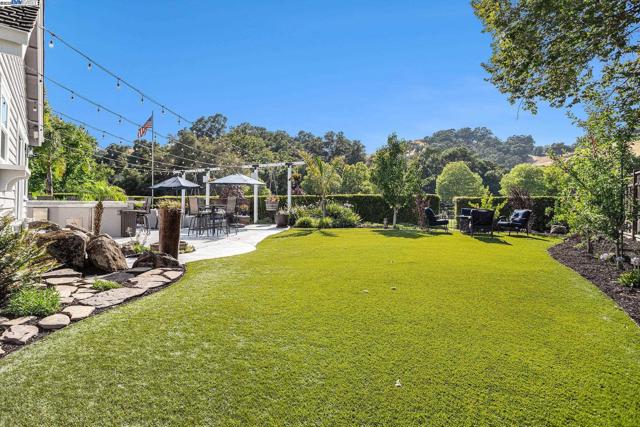 91 RED CYPRESS CT, Danville CA: https://media.crmls.org/mediaz/c17dac44-3d0e-4a33-9b77-45e6908ef6b9.jpg
