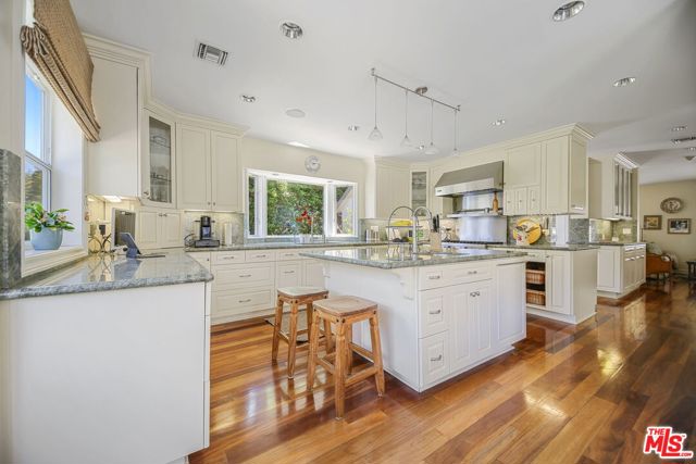 2660 Carman Crest Drive, Los Angeles CA: https://media.crmls.org/mediaz/c17debde-5654-459e-acf2-3e84e7636877.jpg