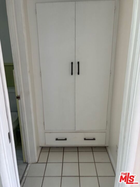 1111 12th Street, Santa Monica CA: https://media.crmls.org/mediaz/c17eacdc-d3eb-4a6b-91e3-349e048b84ef.jpg