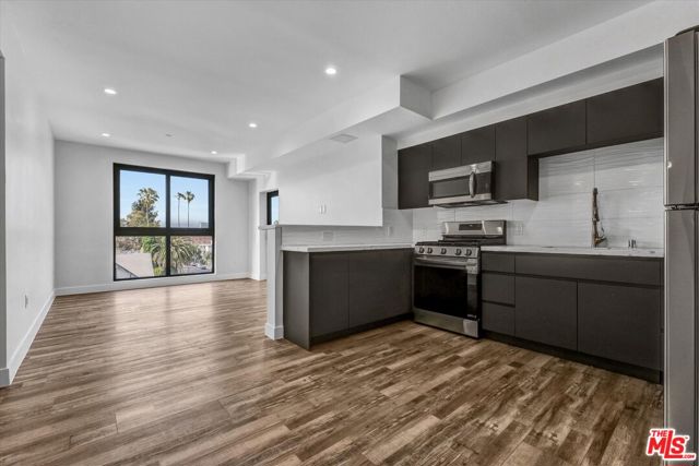 1537 S Wilton Place, Los Angeles CA: https://media.crmls.org/mediaz/c17efdcc-82eb-425b-bfb1-b4351dc40b3d.jpg