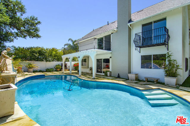 5020 Dantes View Drive, Agoura Hills CA: https://media.crmls.org/mediaz/c17f0fda-9fea-4ce5-a9b3-ba29f74ed852.jpg
