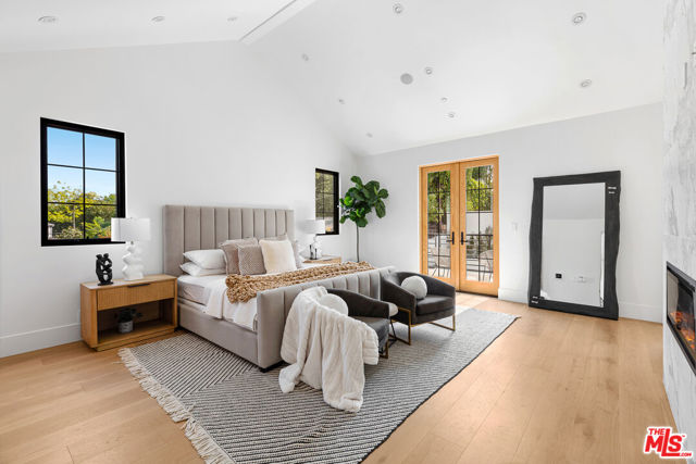 2565 Patricia Avenue, Los Angeles CA: https://media.crmls.org/mediaz/c17f7623-94ea-48d6-952d-ea5f2c521d04.jpg