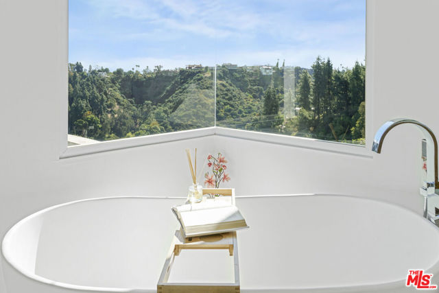 1116 Linda Flora Drive, Los Angeles CA: https://media.crmls.org/mediaz/c1802dfe-ecd5-4b7e-8271-5ddb42bec66b.jpg