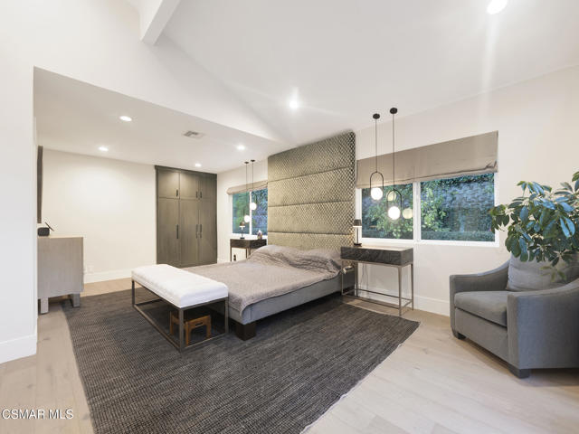 17032 Cotter Place, Encino CA: https://media.crmls.org/mediaz/c1803ff1-7fc6-4266-a8fa-88502a000d38.jpg