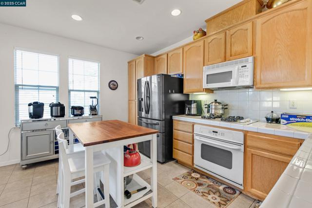5349 EAGLE COURT, Richmond CA: https://media.crmls.org/mediaz/c1807eb3-af86-4ac6-8eda-da0ac4cf41d2.jpg