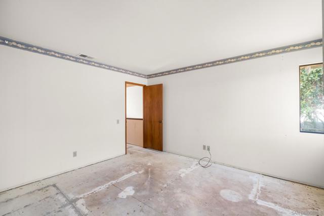 2818 Forest View Way, Carlsbad CA: https://media.crmls.org/mediaz/c1809226-ebe8-466f-b263-7cccdffb5ffc.jpg