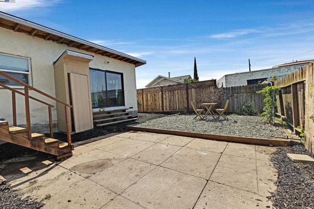 2708 60th Avenue, Oakland CA: https://media.crmls.org/mediaz/c180d9a2-8ac7-46c1-8394-c7242cb8f382.jpg