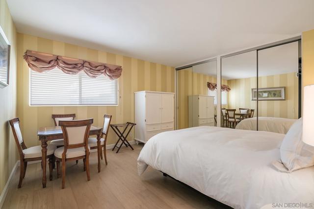 939 Coast Blvd. 5G, La Jolla CA: https://media.crmls.org/mediaz/c1810a63-b1b8-4126-8d04-5f95e2700255.jpg