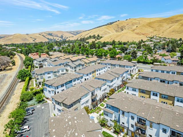 211 Spire, Fremont CA: https://media.crmls.org/mediaz/c181808f-721d-41d7-a1f2-18671988d2df.jpg