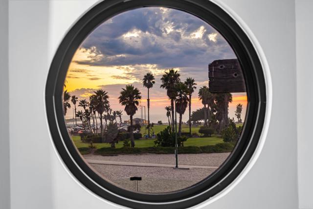2623 Ocean Front Walk, San Diego CA: https://media.crmls.org/mediaz/c18187b4-fbb5-4932-b2f4-72870c0e8901.jpg
