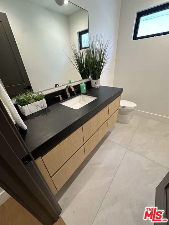 622 N La Jolla Avenue, Los Angeles CA: https://media.crmls.org/mediaz/c18190ac-1b5f-4112-b71f-50b5d87aa4a4.jpg