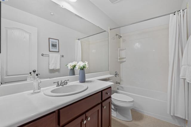 6268 Byron Ln, San Ramon CA: https://media.crmls.org/mediaz/c181d2f2-4c25-4b7f-9371-38be1f725e1e.jpg