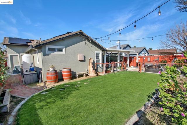 3050 Browning Ct, Brentwood CA: https://media.crmls.org/mediaz/c1832c66-6553-429d-9e44-566dc89247b5.jpg