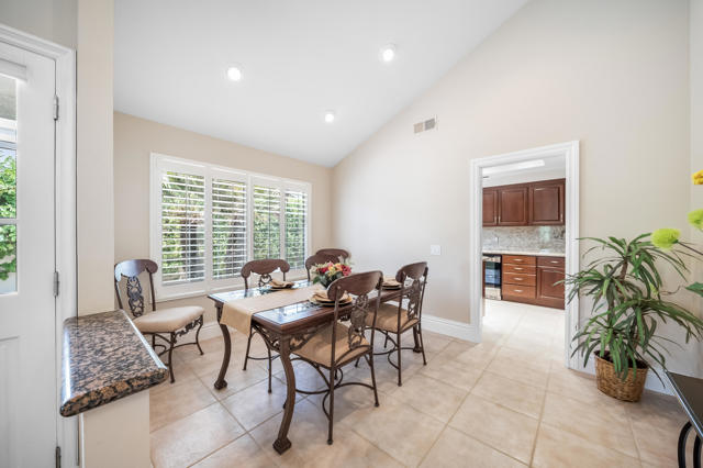 43512 Via Magellan Drive, Palm Desert CA: https://media.crmls.org/mediaz/c1834306-03c5-4f7a-b071-a1c4bc226a39.jpg