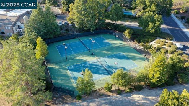 122 Cortona Dr, San Ramon CA: https://media.crmls.org/mediaz/c1835640-781a-4d58-8d58-e0ba93086e9e.jpg