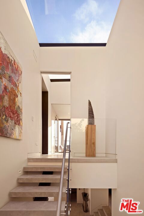 Image 30 of 50 For 1690 Doheny Drive