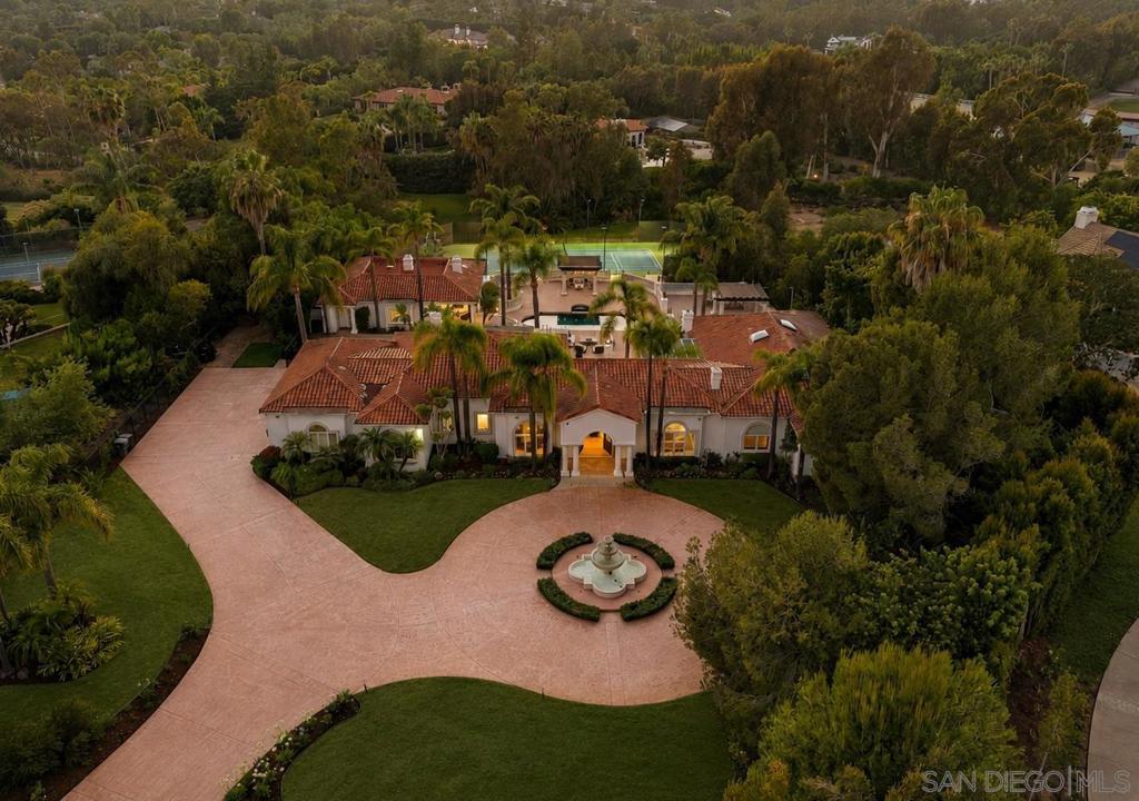 https://media.crmls.org/mediaz/c1842676-519d-413d-891e-123abf8b1127.jpg?preset=X-Large