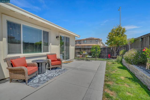 901 Goldfinch Cir, Vacaville CA: https://media.crmls.org/mediaz/c1842826-e9ea-42ea-9e87-e3e379e899a7.jpg