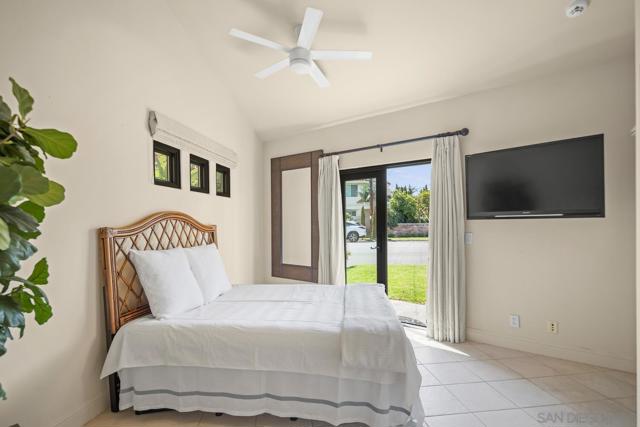 650 Glorietta Blvd, Coronado CA: https://media.crmls.org/mediaz/c1848287-663b-4018-aa85-8461a0a89183.jpg