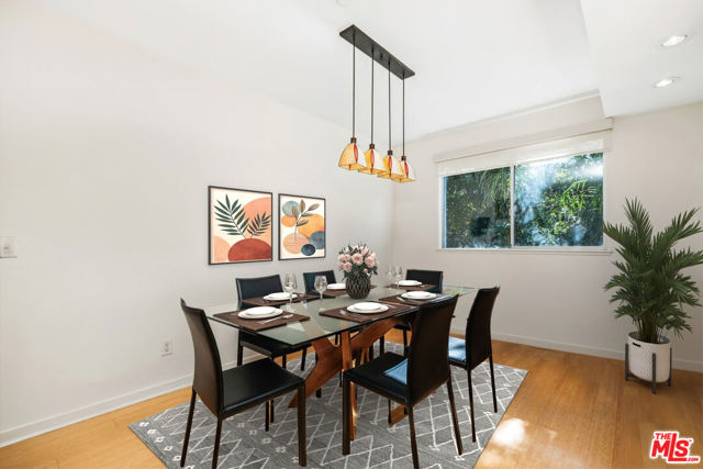 2111 S Beverly Glen Boulevard, Los Angeles CA: https://media.crmls.org/mediaz/c1859a4a-8a12-4c17-ab84-13227f87757f.jpg