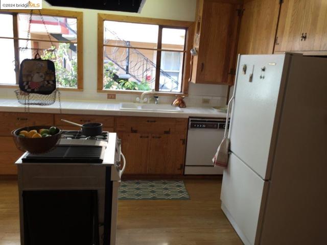 Image 37 of 46 For 986 Kains Ave