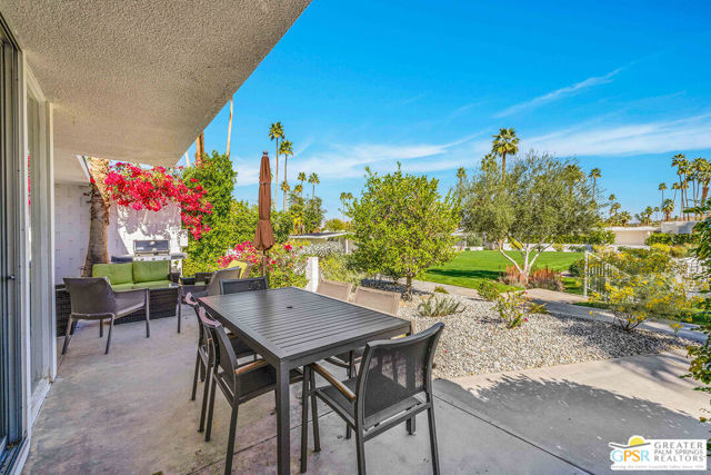 2380 S Sky View Drive, Palm Springs CA: https://media.crmls.org/mediaz/c18602fd-891d-4414-98f2-e562b0530832.jpg